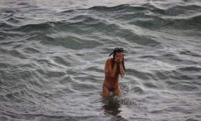 [FOTOS] Asombroso: Imágenes captan a mujer dando a luz en el mar 