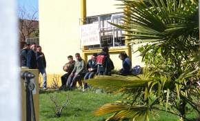 FOTOS: estudiantes mapuche mantienen toma en la municipalidad de Ercilla