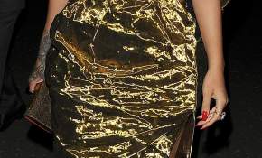 El vestido que casi ocasiona que Rihanna termine desnuda en un evento [FOTO]