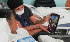 Gracias a donación: Pacientes aislados logran contactarse con sus familias a través de tablets