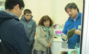 Estudiantes de liceos agrícolas de La Araucanía realizan pasantías en laboratorios de la UFRO